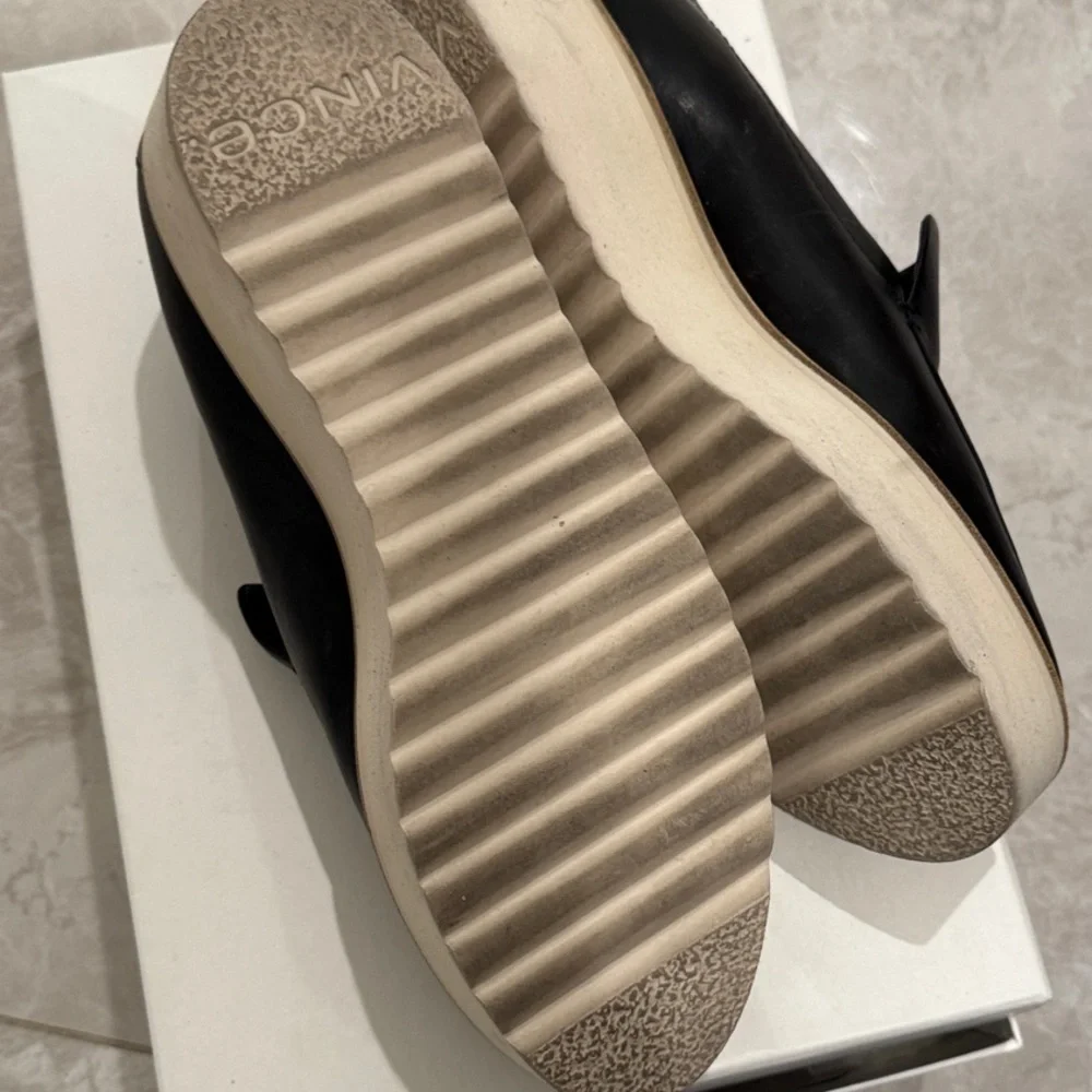 Vince elegant black
